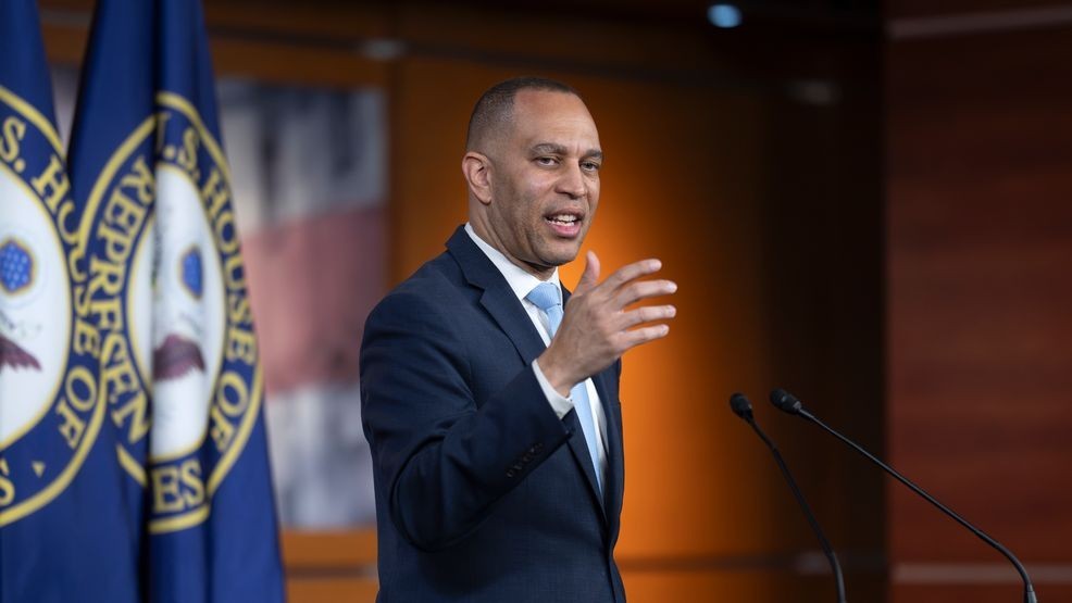Image for story: House Democrats demand installation of plaque honoring Jan 6 officers
