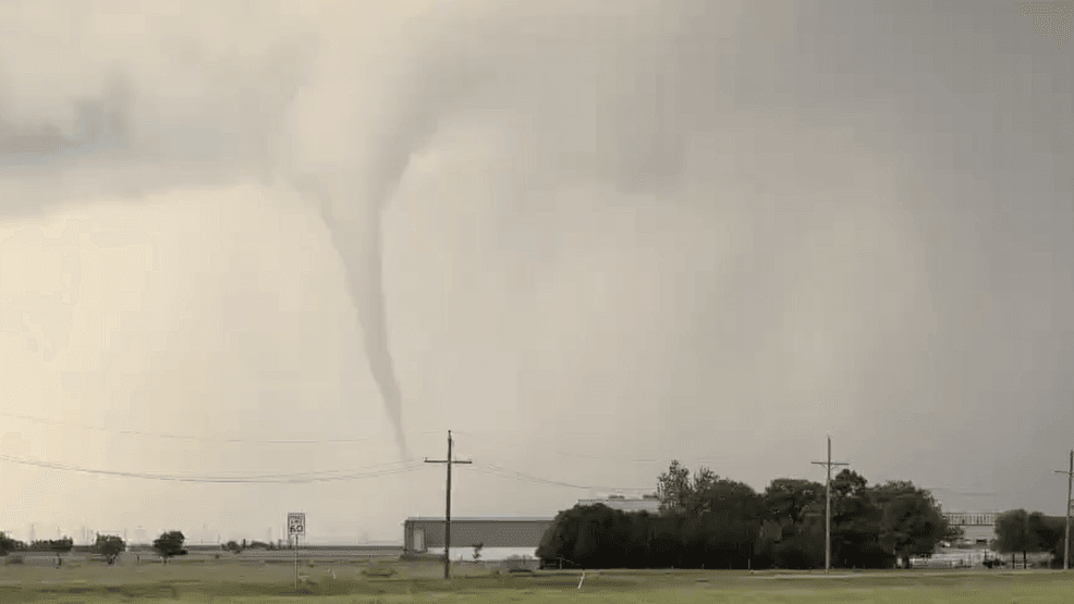 Image for story: Tornadoes spotted in Texas Panhandle